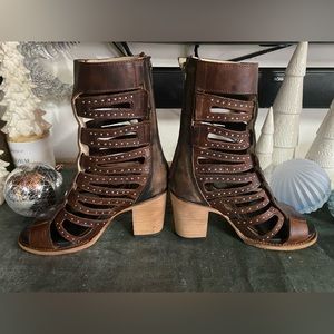 Freebird Lotus black/brown size 8